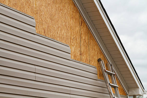 Professional Fiber Cement Siding technician working in Essex, IL